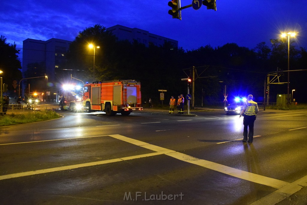 TLF 4 umgestuerzt Koeln Bocklemuend Ollenhauer Ring Militaerringstr P231.JPG - Miklos Laubert